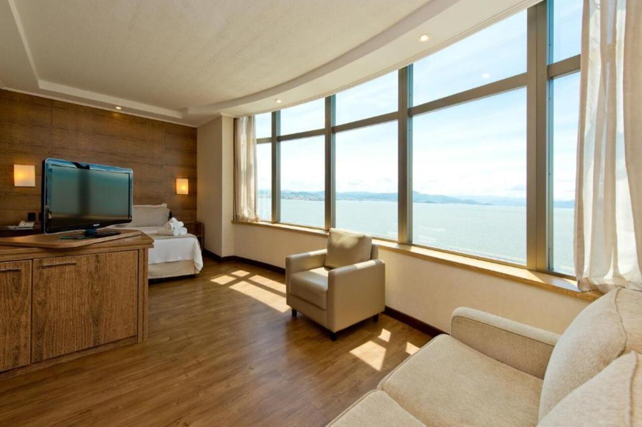 Majestic Palace Hotel ฟลอเรียนอโปลิส ภายนอก รูปภาพ A room at the hotel