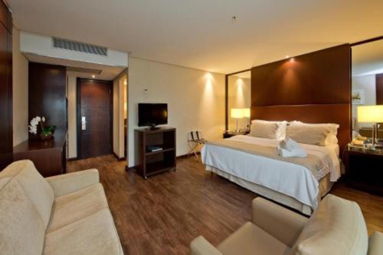 Majestic Palace Hotel ฟลอเรียนอโปลิส ภายนอก รูปภาพ A room at the hotel
