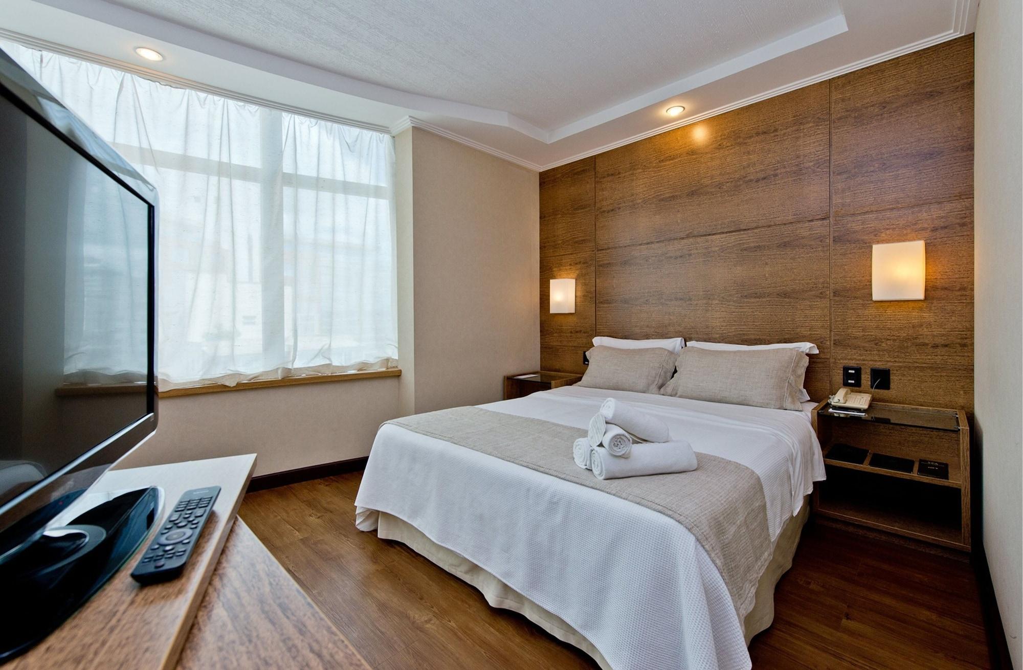 Majestic Palace Hotel ฟลอเรียนอโปลิส ภายนอก รูปภาพ A room at the hotel