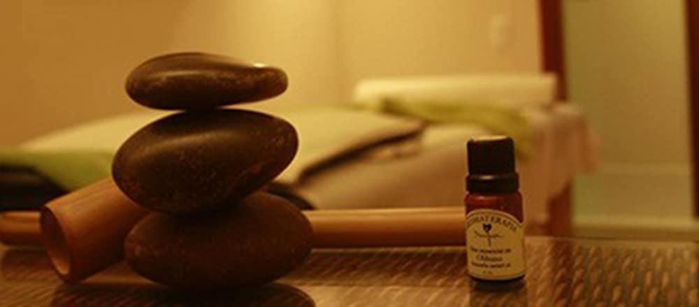 Majestic Palace Hotel ฟลอเรียนอโปลิส ภายนอก รูปภาพ A bottle of essential oil