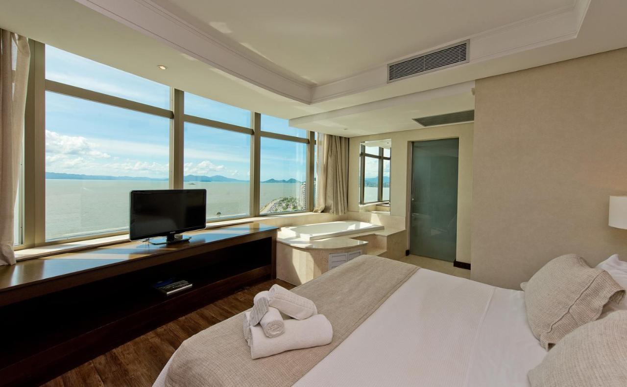 Majestic Palace Hotel ฟลอเรียนอโปลิส ภายนอก รูปภาพ A room at the hotel