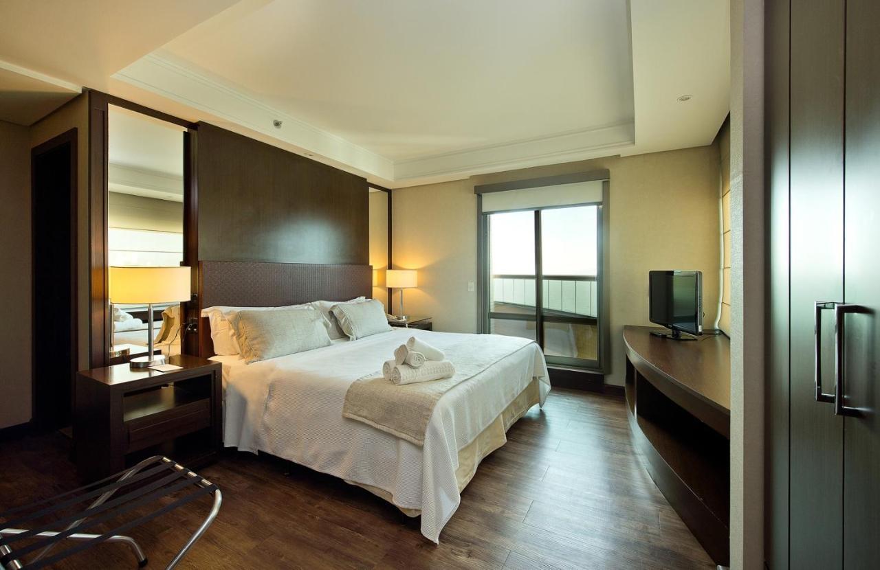 Majestic Palace Hotel ฟลอเรียนอโปลิส ภายนอก รูปภาพ A bedroom at the hotel