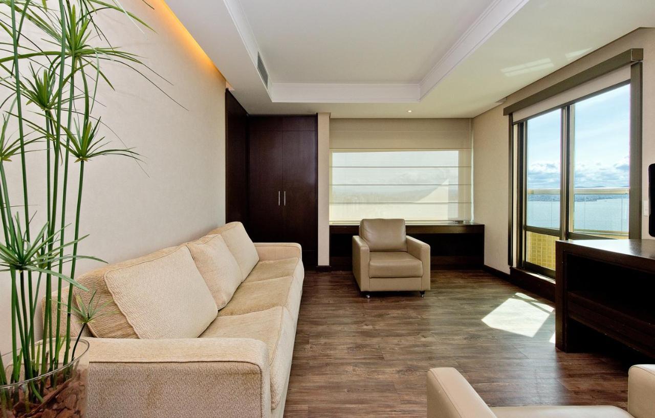 Majestic Palace Hotel ฟลอเรียนอโปลิส ภายนอก รูปภาพ A living room