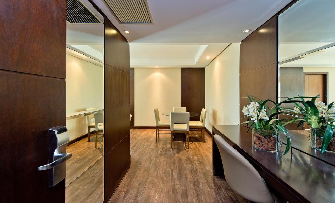 Majestic Palace Hotel ฟลอเรียนอโปลิส ภายนอก รูปภาพ A meeting room at the hotel