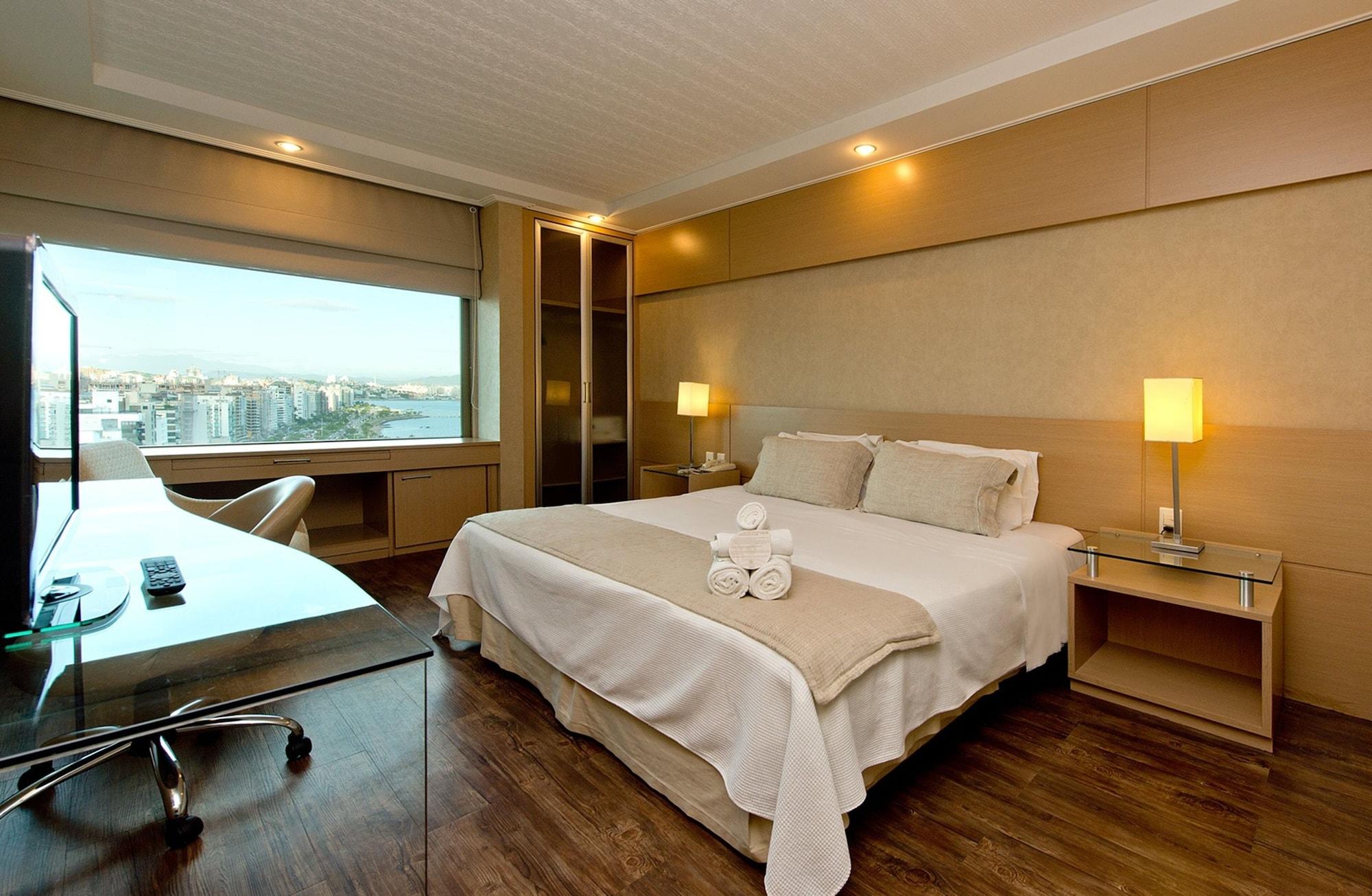 Majestic Palace Hotel ฟลอเรียนอโปลิส ภายนอก รูปภาพ A room at the hotel