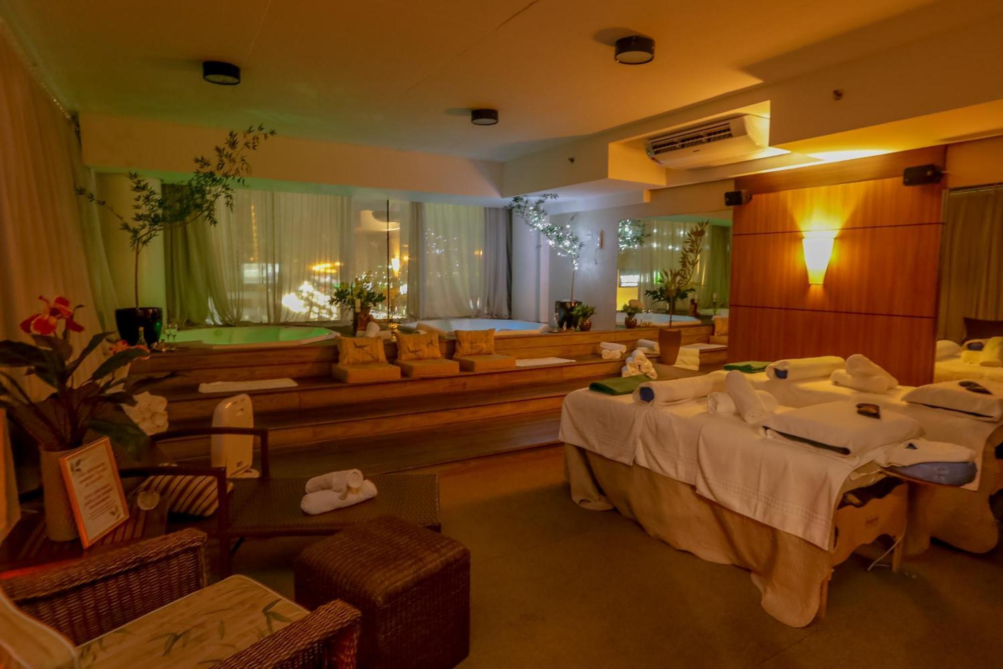 Majestic Palace Hotel ฟลอเรียนอโปลิส ภายนอก รูปภาพ A spa in a hotel