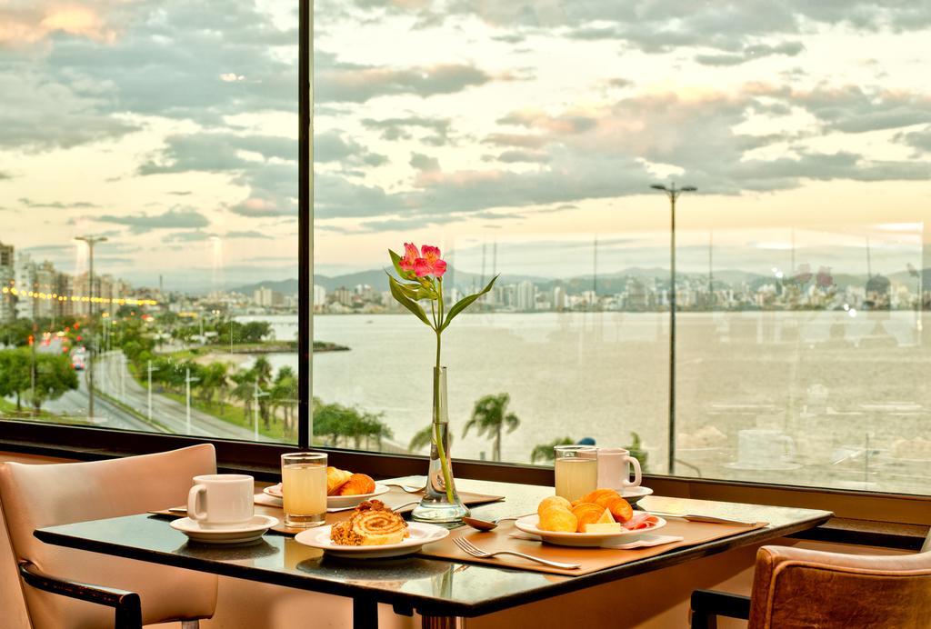 Majestic Palace Hotel ฟลอเรียนอโปลิส ภายนอก รูปภาพ View from the hotel
