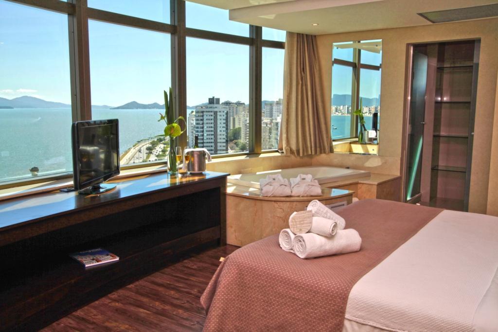 Majestic Palace Hotel ฟลอเรียนอโปลิส ภายนอก รูปภาพ A suite at the hotel