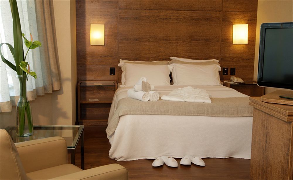 Majestic Palace Hotel ฟลอเรียนอโปลิส ภายนอก รูปภาพ A bedroom at the hotel