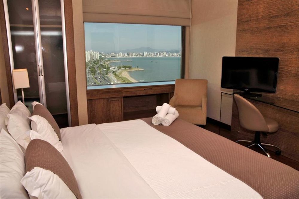 Majestic Palace Hotel ฟลอเรียนอโปลิส ภายนอก รูปภาพ A room at the hotel