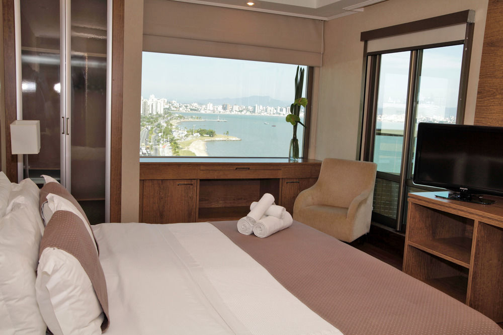 Majestic Palace Hotel ฟลอเรียนอโปลิส ภายนอก รูปภาพ A bedroom in the hotel
