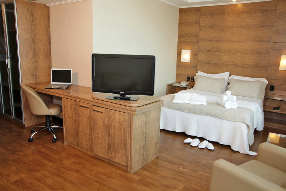Majestic Palace Hotel ฟลอเรียนอโปลิส ภายนอก รูปภาพ A room at the hotel