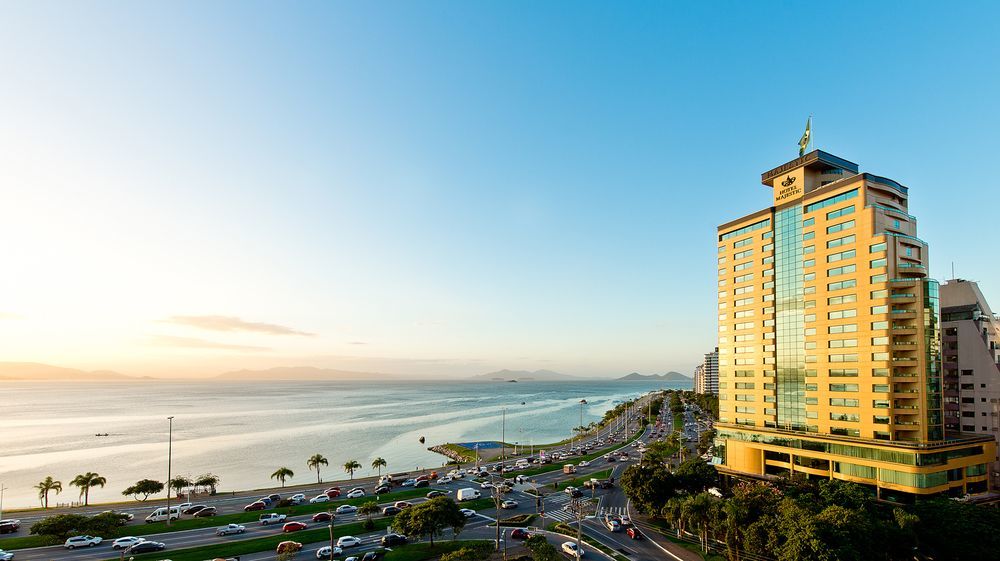 Majestic Palace Hotel ฟลอเรียนอโปลิส ภายนอก รูปภาพ The hotel in 2012